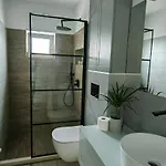 Luxury Private Parking Self Check-in51 Craiova